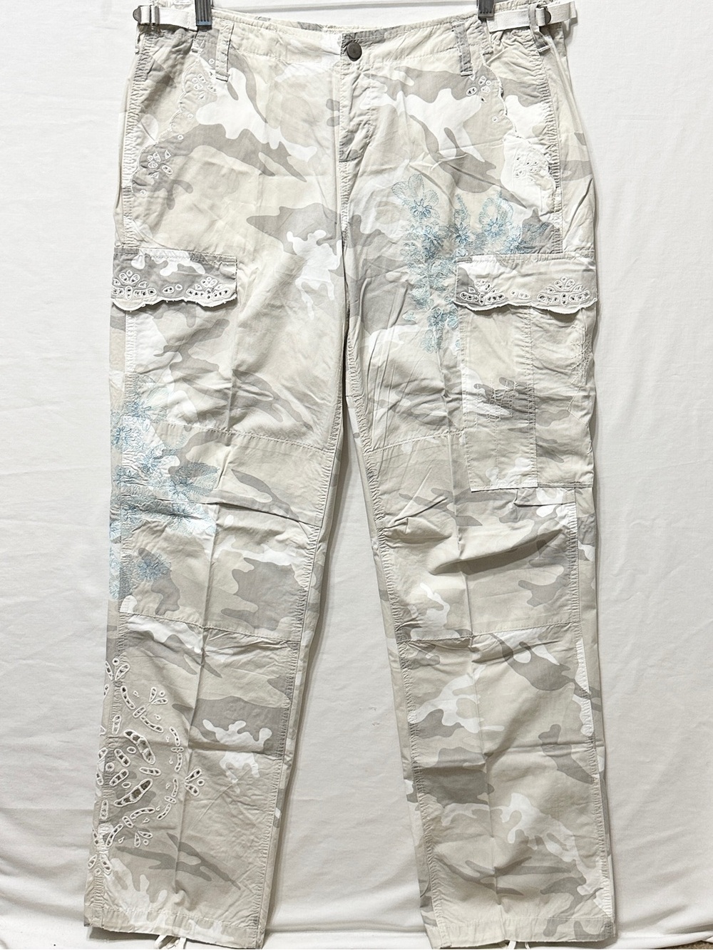 Vtg Da-Nang Desert/Beige Camouflage Cargo Pants with Blue Floral Embroidery - L